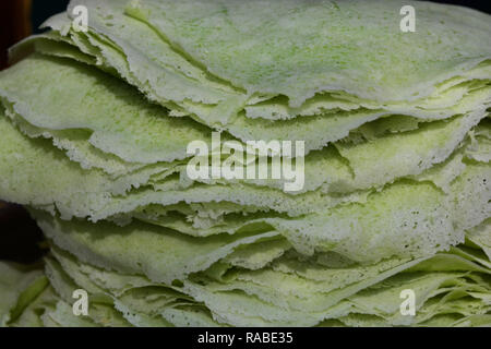 Thai Zuckerwatte burrito Pfannkuchen, Roti Saimai (Zuckerwatte) ist im thailändischen Stil Zuckerwatte. Stockfoto