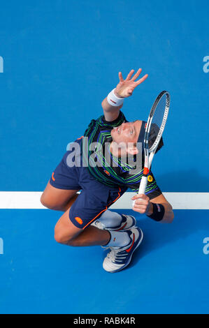 RAC-Arena, Perth, Australien. 3 Jan, 2019. Hopman Cup Tennis, die von Mastercard gefördert; Cameron Norrie von Team Großbritannien Frances Tiafoe von Team USA Credit serviert: Aktion plus Sport/Alamy leben Nachrichten Stockfoto