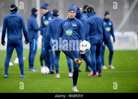 Berlin, Deutschland. 03 Jan, 2019. Der Spieler Maximilian Mittelstädt Züge während der Ausbildung Beginn der Hertha BSC-Team. Quelle: Britta Pedersen/dpa-Zentralbild/dpa/Alamy leben Nachrichten Stockfoto