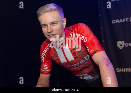 Berlin, Deutschland. 03 Jan, 2019. Der radprofi Max Kanter, bei der Präsentation der Sunweb Team am Alexanderplatz der Unterstation. Quelle: Jörg Carstensen/dpa/Alamy leben Nachrichten Stockfoto