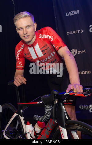 Berlin, Deutschland. 03 Jan, 2019. Der radprofi Max Kanter, bei der Präsentation der Sunweb Team am Alexanderplatz der Unterstation. Quelle: Jörg Carstensen/dpa/Alamy leben Nachrichten Stockfoto