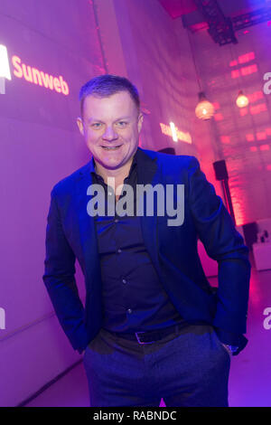 Berlin, Deutschland. 03 Jan, 2019. Moderator Marc Bator bei der Präsentation des Sunweb Team am Alexanderplatz der Unterstation. Quelle: Jörg Carstensen/dpa/Alamy leben Nachrichten Stockfoto