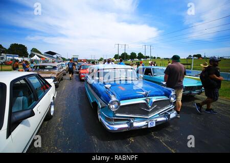 Canberra, Australien. 3. Januar, 2019. Einbau der Autos sind auf dem Messegelände während der Summernats Car Festival in Canberra, Australien, Januar 3, 2019 ausgestellt. Findet jährlich in Canberra seit 1987, in diesem Jahr Summernats eröffnet am Donnerstag und dauert bis Jan. 6. Summernats hat den größten und bekanntesten ps Partei in Australien, und es lockt Touristen nach Canberra aus dem ganzen Land. Während des Festivals, Menschen genießen, driften, City Cruise, Burnout und andere spannende Aufführungen. Quelle: Xinhua/Alamy leben Nachrichten Stockfoto