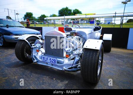 Canberra, Australien. 3. Januar, 2019. Ein Einbau Auto ist in das Messegelände während der Summernats Car Festival in Canberra, Australien, Januar 3, 2019 ausgestellt. Findet jährlich in Canberra seit 1987, in diesem Jahr Summernats eröffnet am Donnerstag und dauert bis Jan. 6. Summernats hat den größten und bekanntesten ps Partei in Australien, und es lockt Touristen nach Canberra aus dem ganzen Land. Während des Festivals, Menschen genießen, driften, City Cruise, Burnout und andere spannende Aufführungen. Quelle: Xinhua/Alamy leben Nachrichten Stockfoto