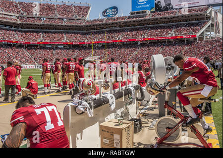 Santa Clara, Kalifornien, USA. 17 Aug, 2014. 49ers Arbeitstisch während des Spiels am Sonntag, 17. August 2014 in Santa Clara, Kalifornien. Die Broncos besiegten die 49ers. 34-0 in einem preseason Spiel. Credit: Al Golub/ZUMA Draht/Alamy leben Nachrichten Stockfoto