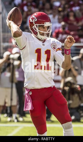 Santa Clara, Kalifornien, USA. 5. Okt 2014. Kansas City Chiefs Quarterback Alex Smith (11), Feld am Sonntag, 5. Oktober 2014 in Santa Clara, Kalifornien. Die 49ers besiegten die Leiter. 22-17. Credit: Al Golub/ZUMA Draht/Alamy leben Nachrichten Stockfoto