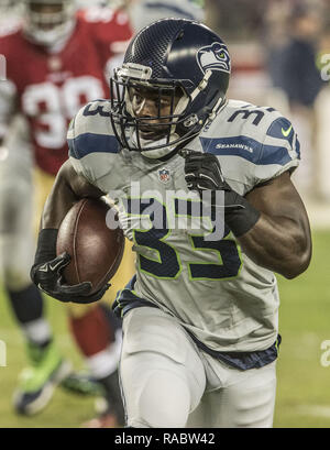 November 27, 2014 - Santa Clara, Kalifornien, USA - Seattle Seahawks zurück läuft, Christine Michael (33) Läuft für extrayards am Donnerstag, den 27. November 2014, Levis Stadion in Santa Clara, Kalifornien. Die Seahawks besiegten die 49ers 19-3. (Bild: © Al Golub/ZUMA Draht) Stockfoto