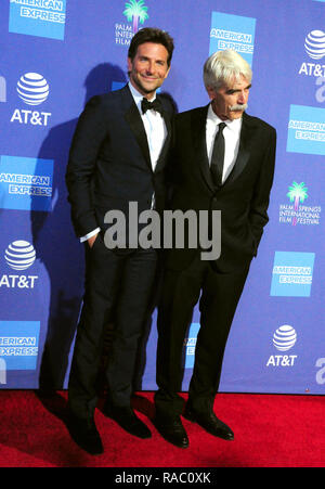 Palm Springs, Kalifornien, USA. 3. Januar, 2019. Regisseur/Schauspieler Bradley Cooper und Schauspieler Sam Elliott nehmen an der 30. jährlichen Palm Springs International Film Festival Awards Gala am 3. Januar 2019 in Palm Springs Convention Center in Palm Springs, Kalifornien. Foto von Barry King/Alamy leben Nachrichten Stockfoto