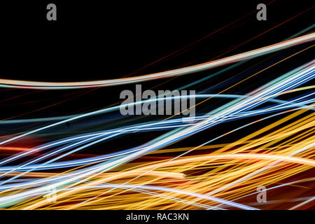 Nacht city street lights Hintergrund und Straßenlaternen blur Bokeh, bunte Kreise des Lichts abstrakt Hintergrund. Stockfoto