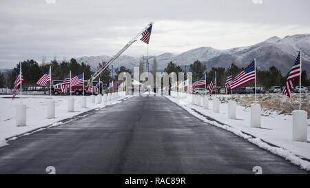 Die Trauerfeier für pensionierte US Marine Corps Generalleutnant Martin L. Brandtner erfolgt an der nördlichen Nevada Veterans Memorial Friedhof, Fernley, Nev, 18.01.2017. Generalleutnant Brandtner ist einer von zwei Marines zwei Marine Kreuze für seine Handlungen während des Vietnam Krieges zu vergeben. Er zog sich nach 33 Jahren in der Marine Corps und ist durch seine Frau Sandra und seine vier Kinder überlebt. Stockfoto