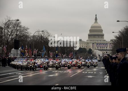 Polizei Motorradfahrer nehmen Teil an der 58th Präsidentschafts-einweihung Parade in Washington, D.C., am 31.01.20. Die parade Route gestreckt ca. 1,5 Meilen entlang der Pennsylvania Avenue vom Kapitol zum Weißen Haus. Stockfoto