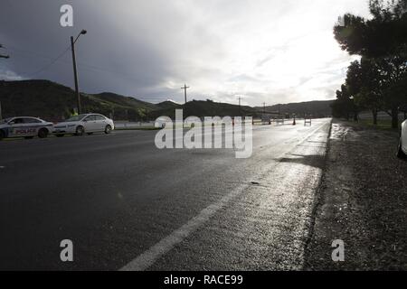 Schwere Regen vom Wochenende Ursache Straßensperrungen auf vandegrift Blvd auf die Marine Corps Base Camp Pendleton, Calif., Jan. 23, 2017. Stockfoto