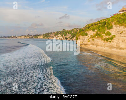 Luftaufnahme. Fotos von der Drohne. Strand Dreamland Bali Indonesien Stockfoto