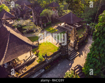Luftaufnahme des Pura Gunung Lebah Tempel auf der Insel Bali Ubud Stockfoto