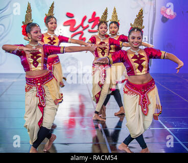 SriLankan Dancers von Hillwood College Dance Troupe treten auf dem Maskdance Festival in Andong Südkorea auf Stockfoto