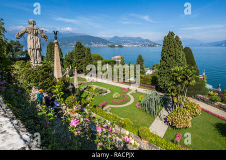 Blick auf den Seerosenteich von floralen Brunnen, Isola Bella, die Borromäischen Inseln, Lago Maggiore, Piemont, Italienische Seen, Italien, Europa Stockfoto