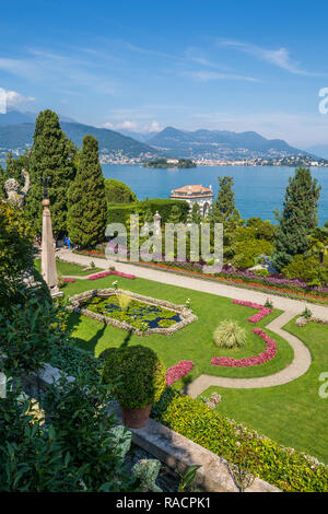 Blick auf den Seerosenteich von floralen Brunnen, Isola Bella, die Borromäischen Inseln, Lago Maggiore, Piemont, Italienische Seen, Italien, Europa Stockfoto