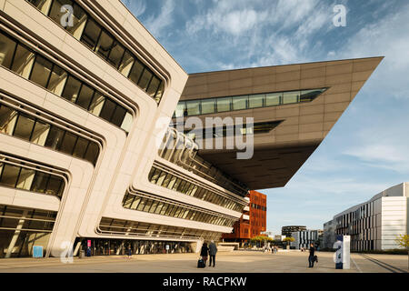 Außen an der Wirtschaftsuniversität Wien und Campus von Zaha Hadid Architects, Wien, Österreich, Europa, Stockfoto