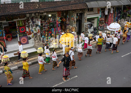 Religiöse Prozession in Ubud, Bali, Indonesien, Südostasien, Asien Stockfoto