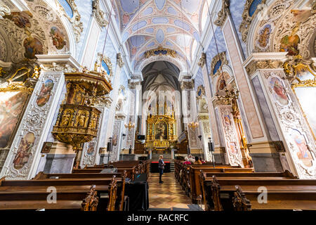 Kirchenschiff, hohe Altar und Kanzel in Goettweig Abbey, in der Nähe von krems, Wachau, Österreich, Europa Stockfoto