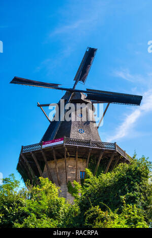 Potsdam, Brandenburg/Deutschland - 2018/07/29: Historische Mühle von Sanssouci - Historische Muhle von Sanssouci im Park Sanssouci Stockfoto