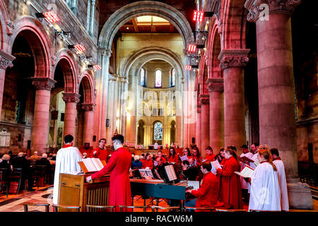 Chor und Gottesdienst, St. Ann's, Belfast protestantischen Kathedrale, Belfast, Ulster, Nordirland, Großbritannien, Europa Stockfoto