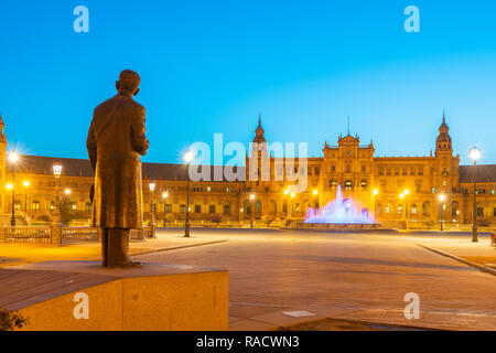 Memorial Statue von Architekt Anibal González und Vicente Traver Brunnen, Plaza de Espana, Sevilla, Andalusien, Spanien, Europa Stockfoto