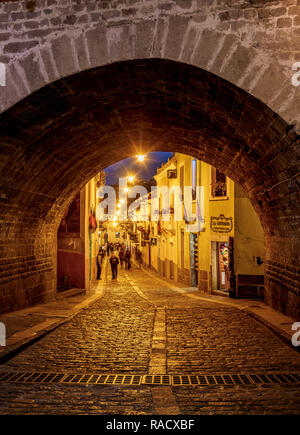 La Ronda Straße bei Dämmerung, Altstadt, Quito, Provinz Pichincha, Ecuador, Südamerika Stockfoto