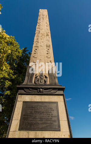 Cleopatra's Needle und die Plakette zu Erasmus Wilson an seiner Basis, London, England, Vereinigtes Königreich, Europa Stockfoto