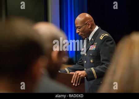 Verteidigungsminister James Mattis nimmt an der 33. jährlichen Dr. Martin Luther King Jr. Einhaltung im Pentagon Auditorium in Washington, D.C., Jan. 25, 2017. Stockfoto