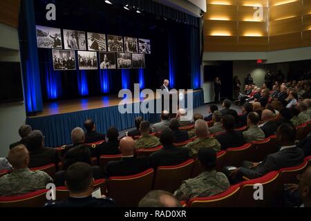 Verteidigungsminister James Mattis spricht während der 33. jährlichen Dr. Martin Luther King Jr. Einhaltung im Pentagon Auditorium in Washington, D.C., Jan. 25, 2017. Stockfoto