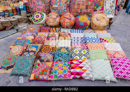 Dubai Souks und seine Farben von Waren in Bur Dubai Stockfoto