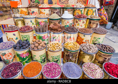 Dubai Souks und seine Farben von Waren in Bur Dubai Stockfoto