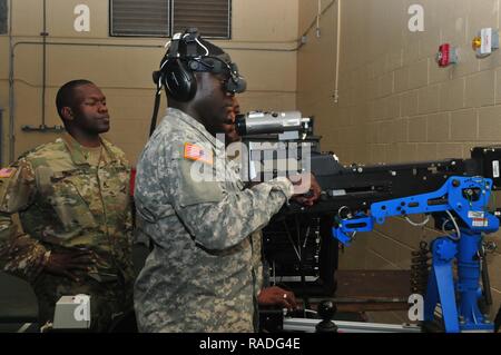 Spc. Clemrick Bryan, 662Nd Engineer Company, Virgin Islands National Guard, betreibt ein Unstabalized Schießwesen Trainer-Individual mit einem 50-Kaliber M2 und das Engagement Fähigkeiten Trainer 2000 während der jährlichen triaing an der VING am 2. Februar 2017. Das jährliche Training war auf St. Croix, VI, Jan. 30, 2017 Feb 3, 2017 statt. Stockfoto