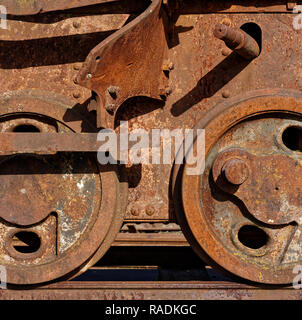 Hintergründe und Texturen: verlassene Wagen Räder, kaputte und rostige Stockfoto