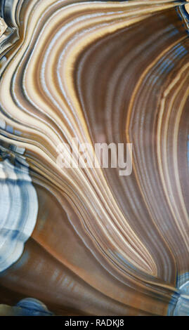 Hintergründe und Texturen: Oberfläche der bunten dekorative Steinplatte, natürliche abstrakten Linien Stockfoto