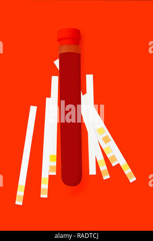 Biohacking Hintergrund. Blut im Reagenzglas und ph Teststreifen flach. Stockfoto