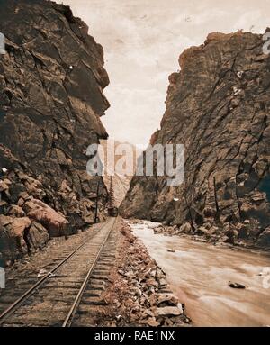 Clear Creek Canon, Colorado, Jackson, William Henry, 1843-1942, Denver und Rio Grande Western Railroad, Canyons neuerfundene Stockfoto