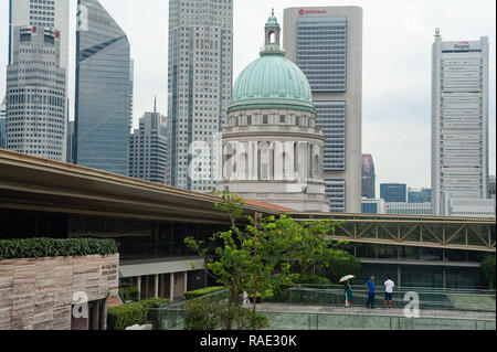 20.12.2018, Singapur, Republik Singapur, Asien - Blick von der Dachterrasse an der Nationalen Galerie Singapur auf die Skyline der Stadt. Stockfoto