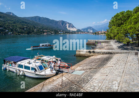 Blick auf Isola dei Pescatori und den Lago Maggiore, die Borromäischen Inseln Isola Bella, Lago Maggiore, Piemont, Italienische Seen, Italien, Europa Stockfoto