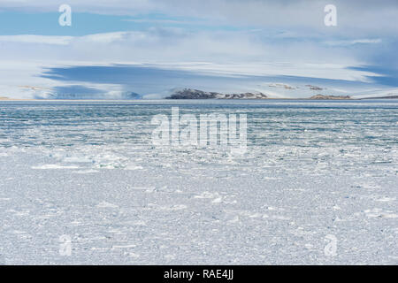 Palanderbukta, Eiskappe und Packeis, Gustav Adolf Land, Nordaustlandet, Svalbard, Arktis, Norwegen, Europa Stockfoto