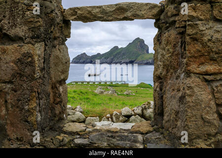 Village Bucht durch Stein bleibt der evakuierten Dorfes, Hirta, St. Kilda Archipel, UNESCO, Äußere Hebriden, Schottland, Vereinigtes Königreich Stockfoto