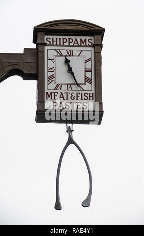 Chichester, Großbritannien - Oktober 06, 2018: eine Uhr Kennzeichnung der Shippams Fleisch und Fisch paste Werk in East Street Stockfoto