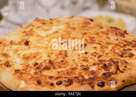 Big lecker lecker Pizza 4 Käse close-up. Hintergrund Stockfoto