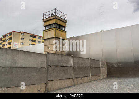 Berlin - Deutschland - Juni 2016: Ein Teil der Berliner Mauer (Berliner Mauer) in der Bernauer Strasse. Stockfoto