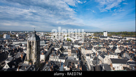 Eigenschaften in Tours (Mitte-west Frankreich): Dachterrasse mit Blick auf die Stadt vom Turm von Charlemagne (' Tour Charlemagne"), Blick auf die Markthalle und die Cl Stockfoto