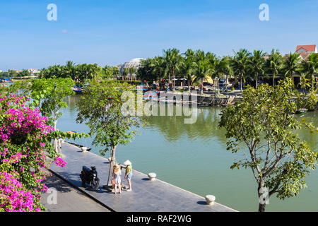 Auf Thu Bon Fluss in der Altstadt der historischen Stadt. Hoi An, Provinz Quang Nam, Vietnam, Asien Stockfoto