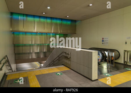 Innenraum der Toei Oedo Linie Kokuritsu-Ky ōgijō Station, Shibuya-Ku, Tokio, Japan Stockfoto