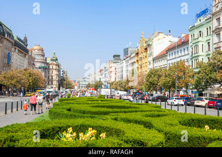 Prager Wenzelsplatz in Prag einen großen Boulevard von Geschäften hotels Gärten und Geschäftsräume Altstadt Prag Tschechien Europa Stockfoto