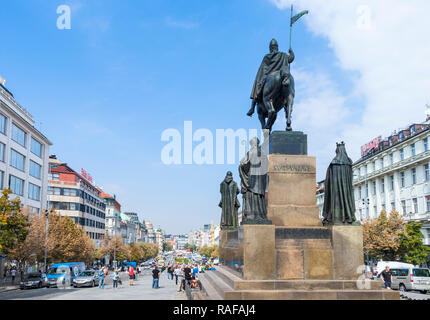 Prager Wenzelsplatz Prag, die Statue des Hl. Wenzel Wenzel Denkmal auf dem breiten Boulevard im historischen Zentrum in Prag in der Tschechischen Republik Europa Stockfoto